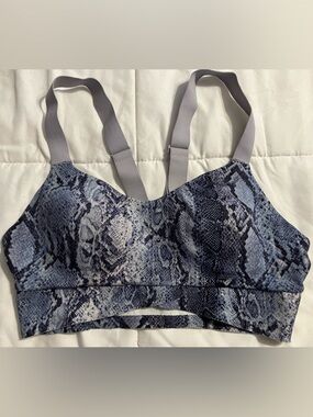 Victoria's Secret On Point Gray Snake Skin Print Sports Bra